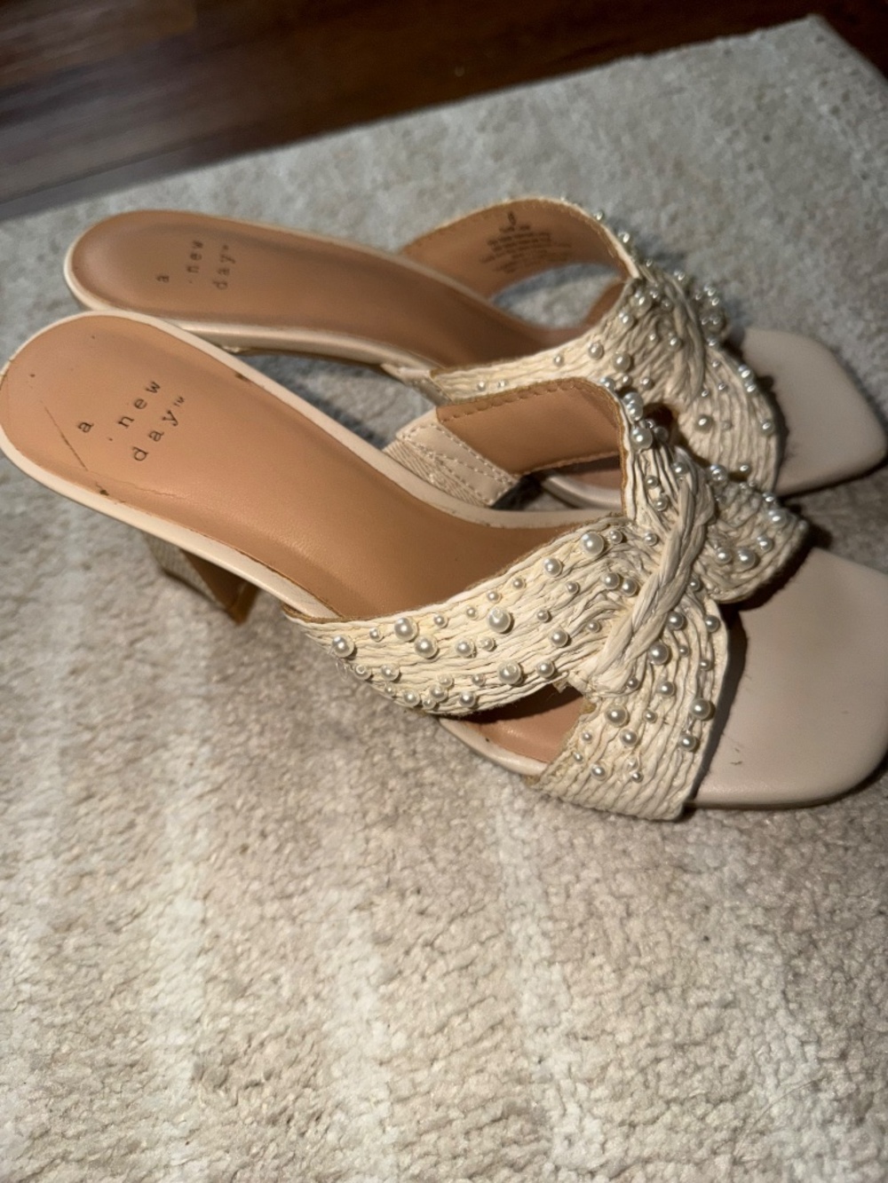 White slide on heels - Picture 2 of 4